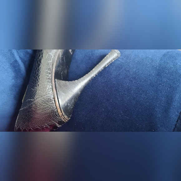 Gucci Snakeskin Black Heels - Picture 5 of 7